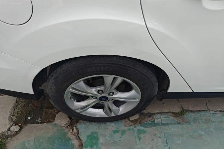 Used Ford Focus 2015 Sedan 1.6L Automatic Comfort Model Exterior 5