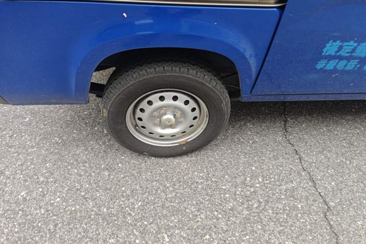 Used Wuling Zhiguang 2020 1.2L Practical Model China VI LSI Right Rear Wheel Hub