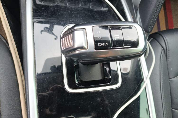 Used Haval H6 2018 Blue Label Sport Edition 1.5T Automatic Two-Wheel Drive Elite Model Gear Lever