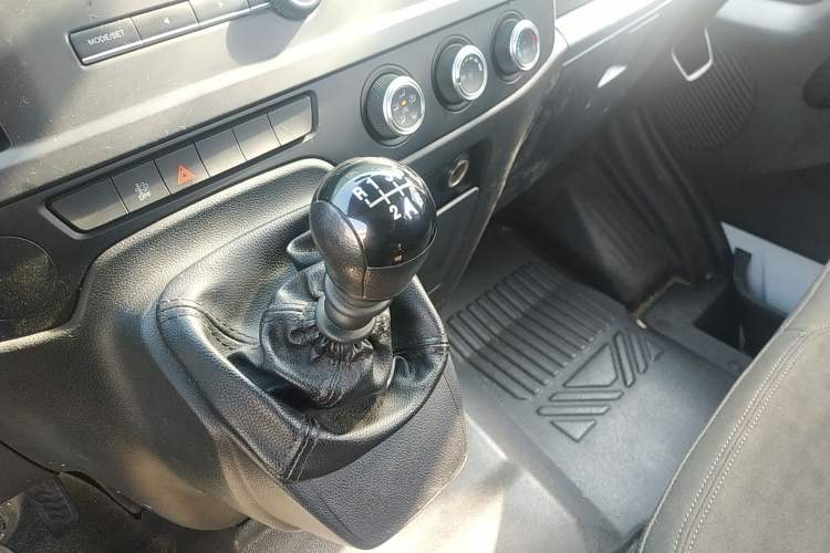 Used JMC Fushun 2022 2.0T Manual Multi-Function Passenger Vehicle Mid-Range High Roof 6-7 Seats
