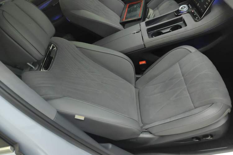 Used VOYAH PASSION 2023 Four-Wheel Drive Flagship Edition Right Front Seat