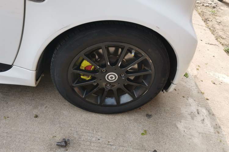 Used smart fortwo 2012 1.0 MHD Hardtop Comfort Edition Right Front Wheel Hub