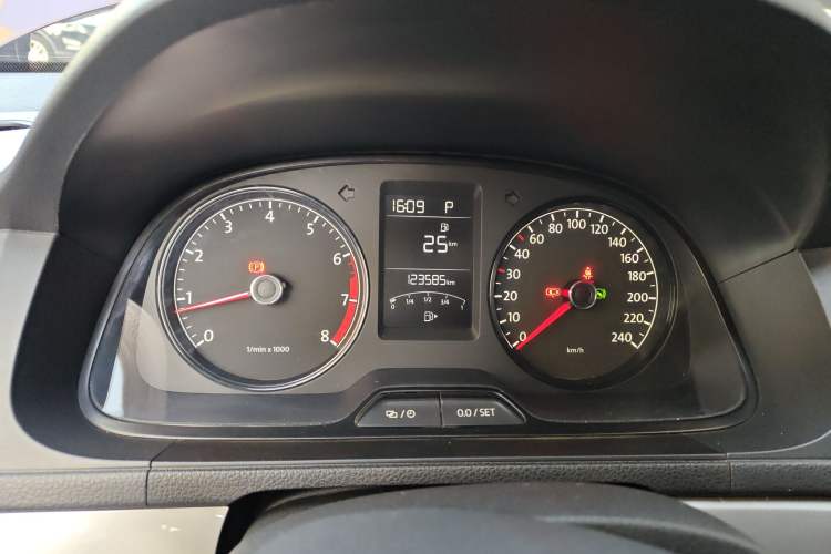 Used Volkswagen Lavida 2013 Revised Classic 1.6L Automatic Fashion Edition