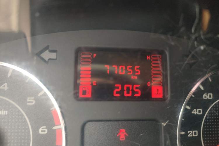 Used Wuling Hongguang V 2019 1.5L Base Version L2B Odometer Close Up