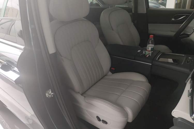 Used VOYAH Dream 2025 PHEV Four-Wheel-Drive Flagship Kunpeng Edition
