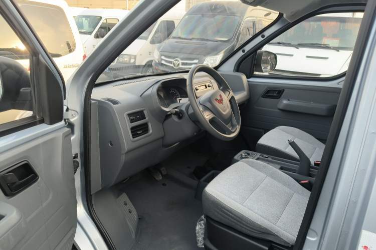 Used Wuling Yangguang 2024 300km Range Practical Window-Sealed Version 60kW
