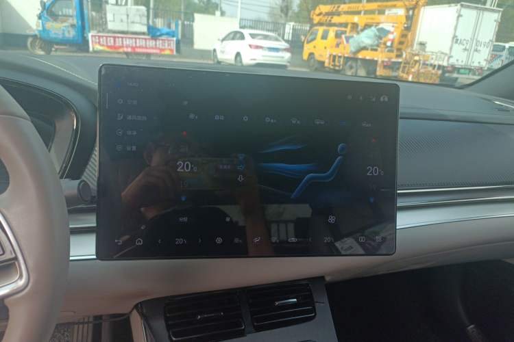 Used BYD Han 2024 DM-i Glory Edition 121KM Prestige Model Audio And AC Panel