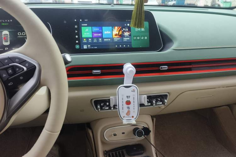 Used ORA Good Cat 2023 401 km Standard Range Premium Version Lithium Iron Phosphate Audio And AC Panel