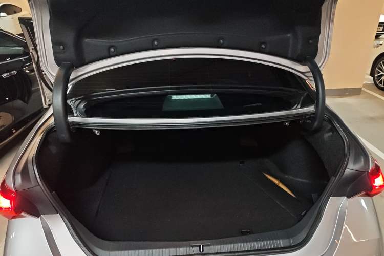 Used Toyota Avalon 2023 2.5L Luxury Edition Trunk