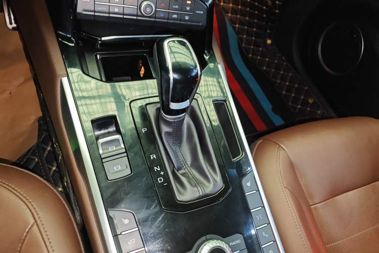 Used Wey VV7 2017 2.0T Flagship Model
