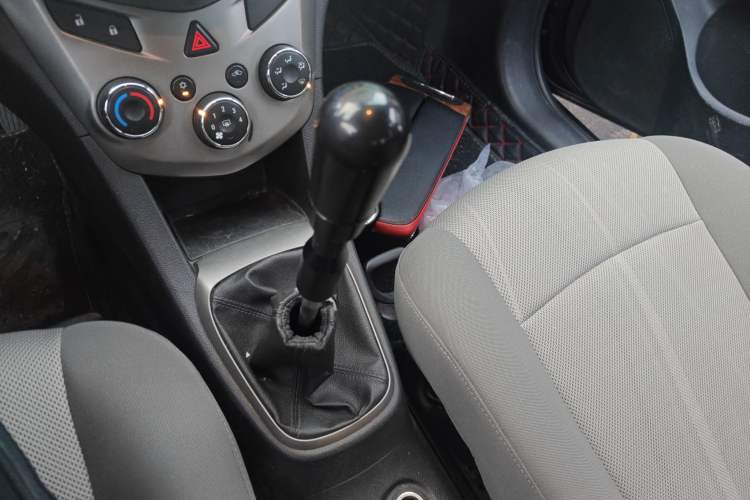 Used Chevrolet Aveo Sonic 2011 Sedan 1.4L Manual Transmission SE