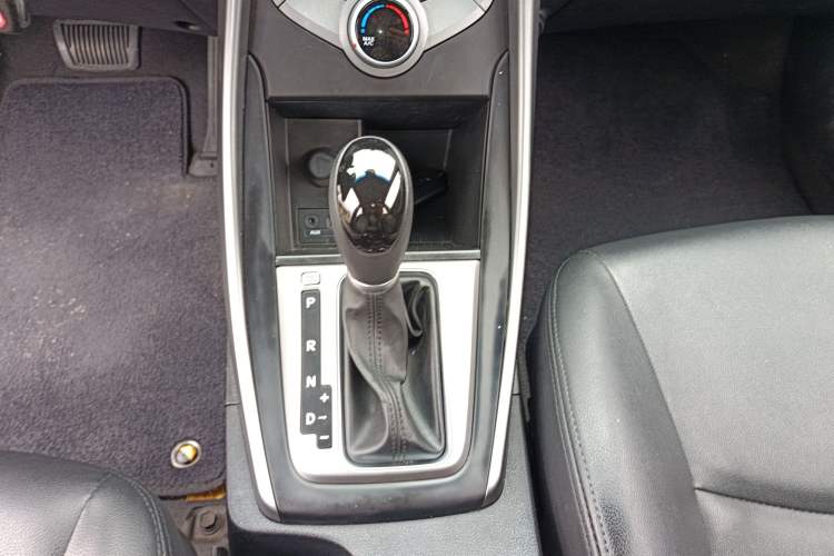 Used Hyundai Elantra (5th Generation / Langdong) 2016 1.6L Automatic Smart Version Gear Lever