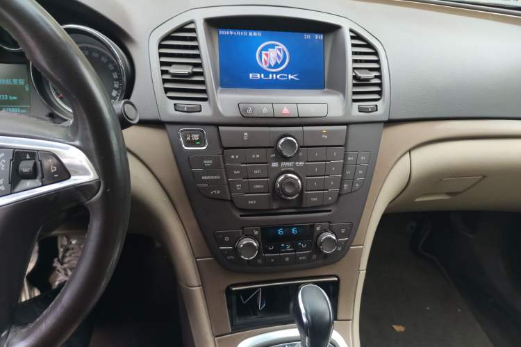 Used Buick Regal 2012 2.4L SIDI Flagship Edition Audio And AC Panel