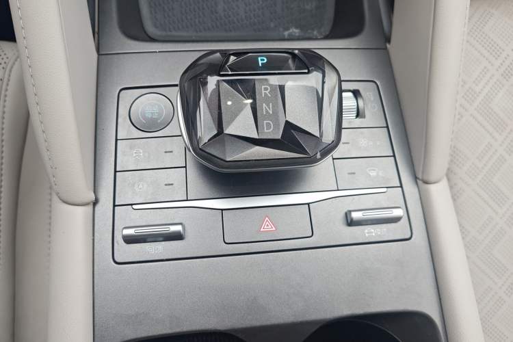 Used BYD Yuan UP 2024 401KM Leading Edition Gear Lever