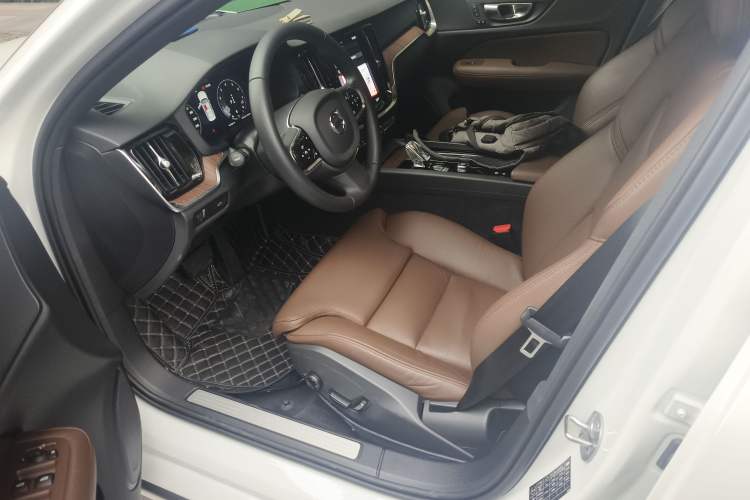 Used Volvo S60 2022 B4 Zhiyuan Luxury Edition