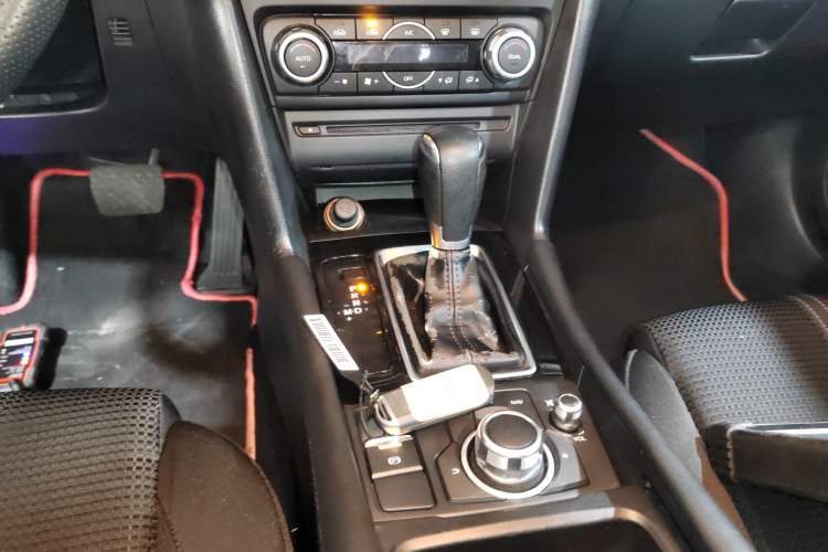 Used Mazda Mazda 3 Axela 2017 Sedan 1.5L Automatic Luxury Model China VI Standard