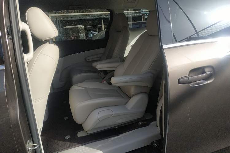 Used Buick GL8 2023 Land Executive Class Comfort Model