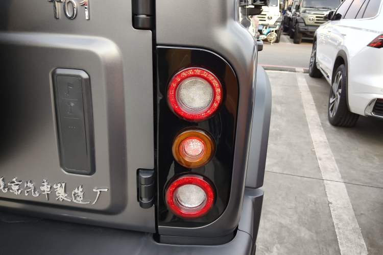 Used 212 T01 2024 2.0T Explorer
