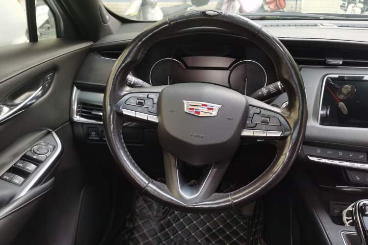 Used Cadillac XT4 2018 28T Two-Wheel-Drive Luxury Model Steering Wheel