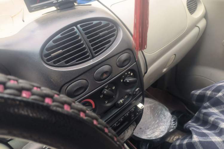 Used Chery QQ3 2012 Fashion Edition 1.0L Manual Champion Version Audio And AC Panel