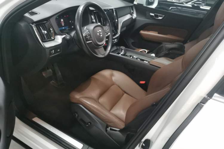 Used Volvo XC60 2022 B5 4x4 Zhiyi Luxury Edition
