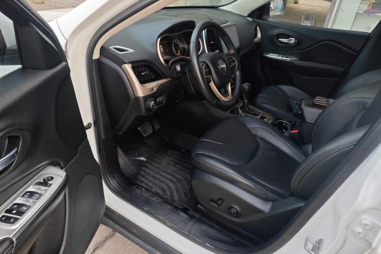 Used Jeep Cherokee 2017 2.0L Superior Edition