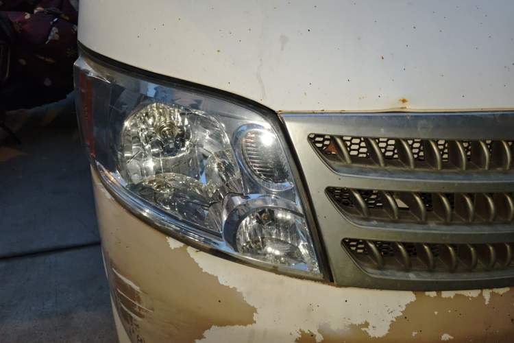 Used Foton Scenic 2014 2.0L Express Classic Long-Wheelbase Low-Roof 4Y20M Right Front Headlight