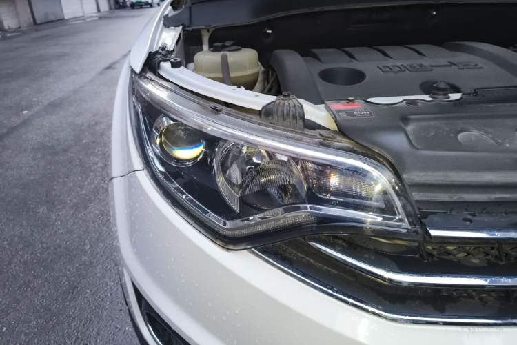 Used FAW Senya R7 2016 1.6L Manual Luxury Version Right Front Headlight