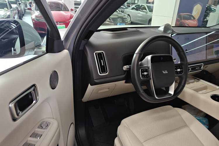 Used Li Auto L8 2023 Pro Model
