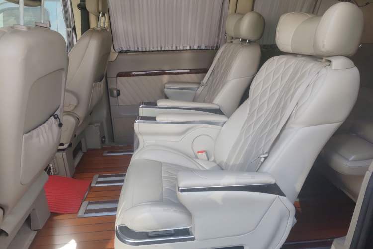 Used Mercedes-Benz Viano 2011 2.5L Navigator Edition
