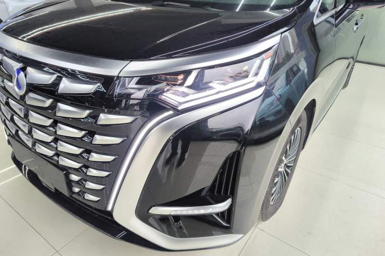 Used Denza D9 2024 DM-i 980 Four-Wheel Drive Flagship Model