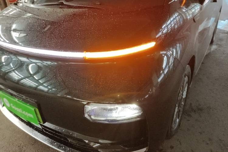 Used Geely Galaxy LEVC L380 2024 140-Degree 6-Seater All-Wheel-Drive Ultra