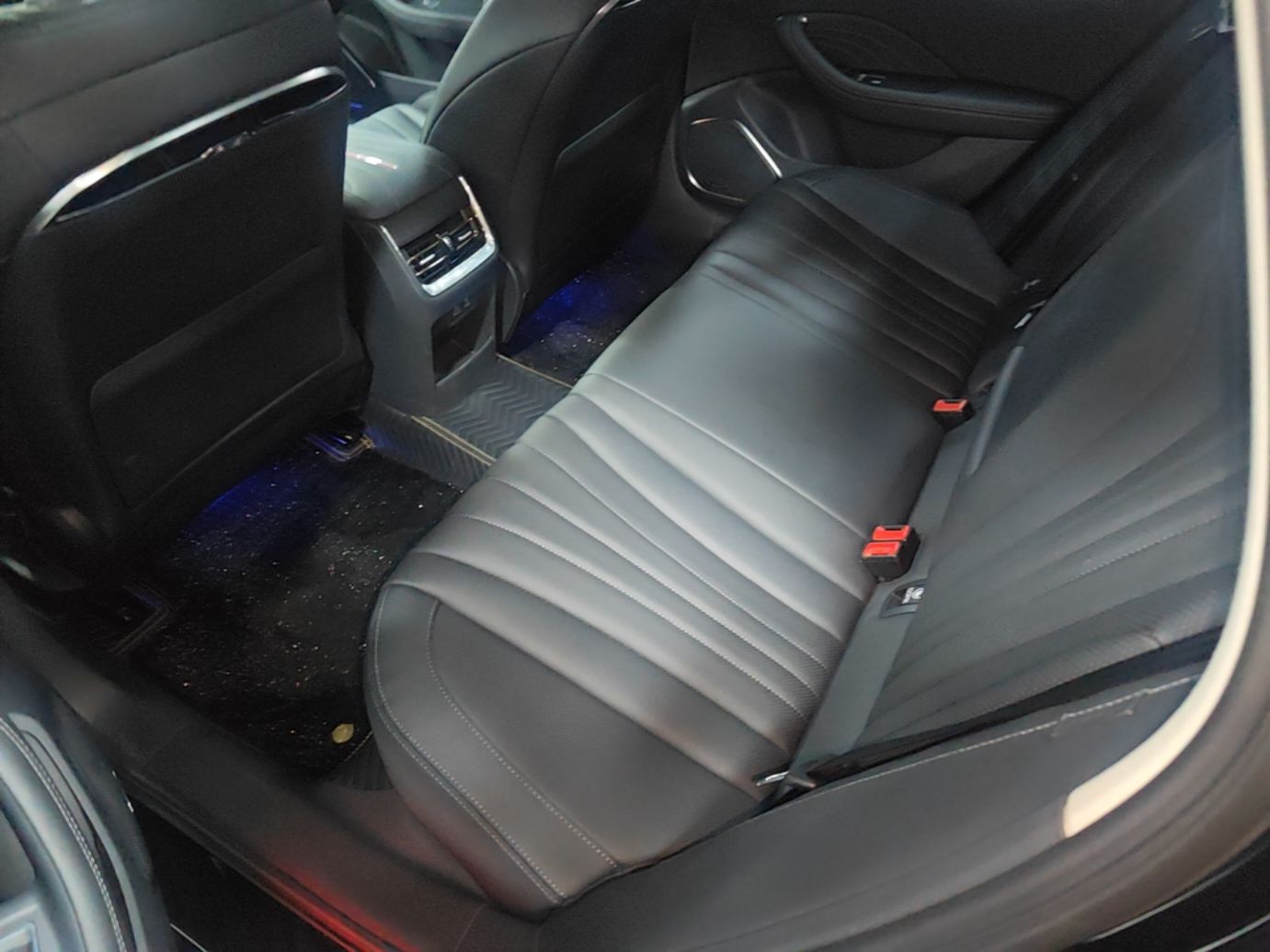 Hongqi H5 2024 2.0T Automatic Smart Connect Flagship Edition - Chinese Trim Xiang — снимка 20