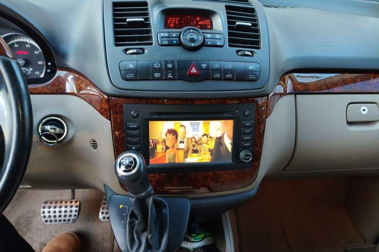 Used Mercedes-Benz Viano 2013 3.0L Navigator Edition