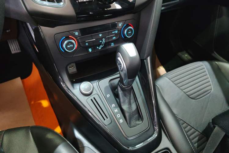 Used Ford Focus 2017 Hatchback 1.6L Automatic Fashion Edition Smart Drive Version
