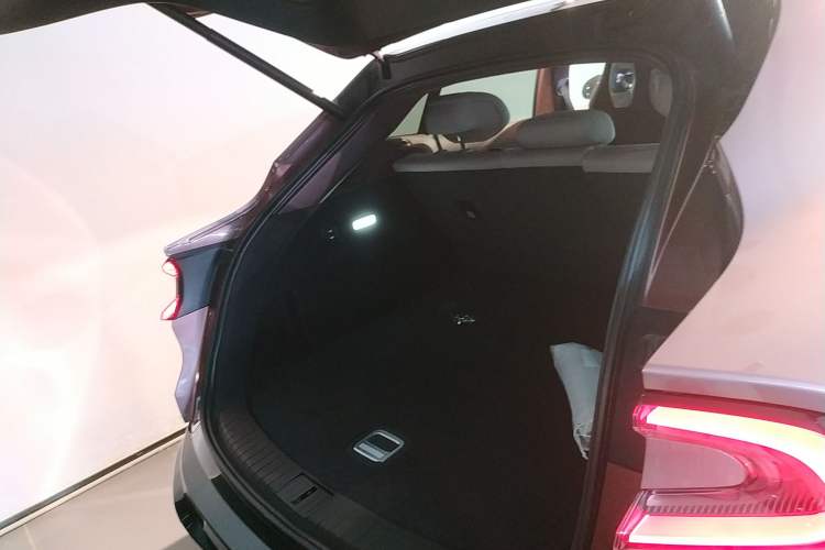 Used Xiaomi Auto YU7 2025 Ultra-Long Range High-Performance All-Wheel-Drive Max Edition
