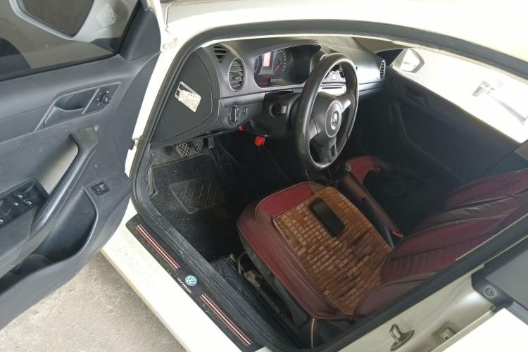 Used Volkswagen Jetta 2015 Value Edition 1.6L Manual Fashionable Style