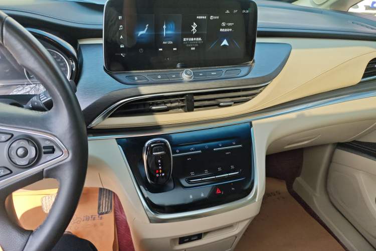 Used Buick GL8 2023 Facelifted Land Cruiser Executive Luxury Version
