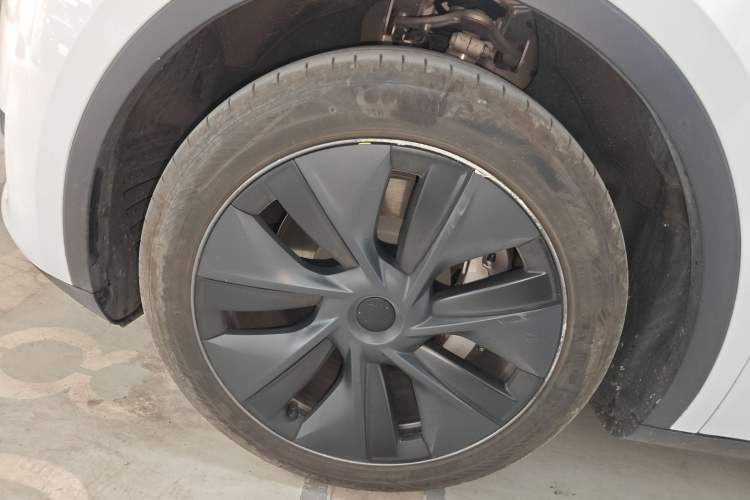 Used Tesla Model Y 2024 Rear-Wheel-Drive Version Left Front Wheel Hub
