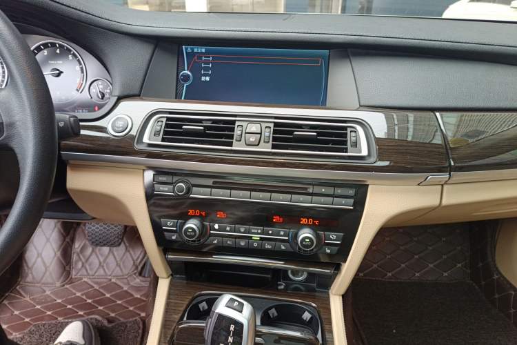 Used BMW 7 Series 2009 740Li Luxury Model Audio And AC Panel