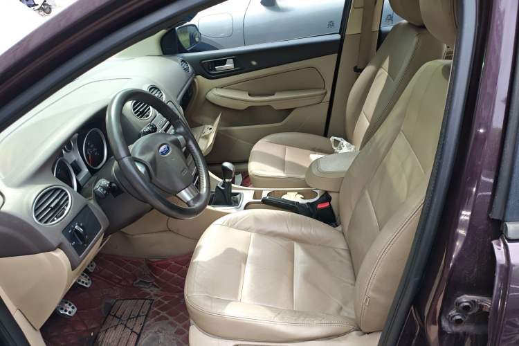 Used Ford Focus 2013 Sedan Classic 1.8L Manual Fashion Edition Left Front Seat