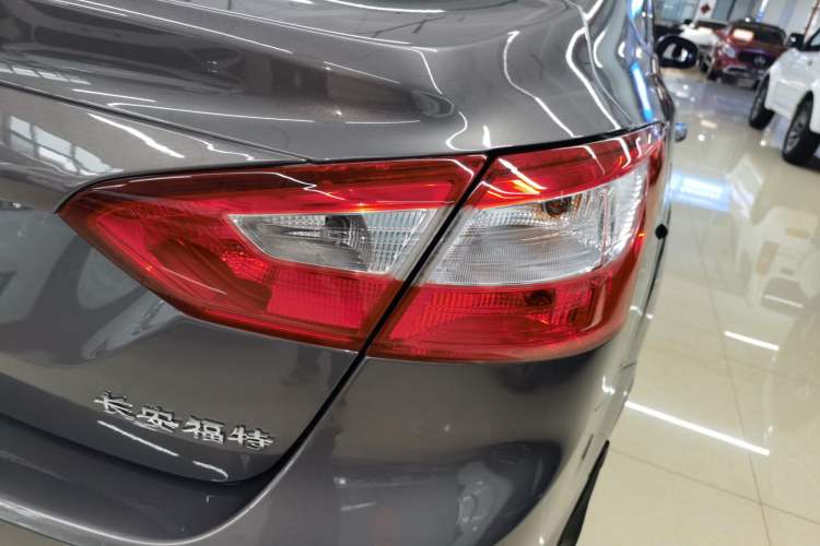 Used Ford Focus 2012 Sedan 1.6L Automatic Fashion Edition