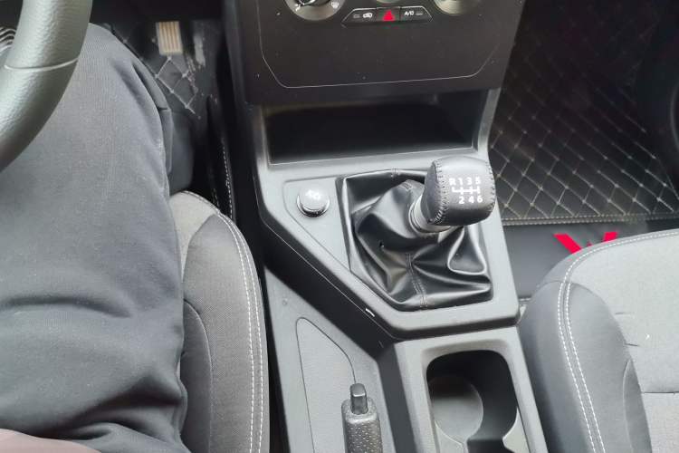 Used Wuling Hongguang PLUS 2019 1.5T Manual Comfort Version 7 Seats
