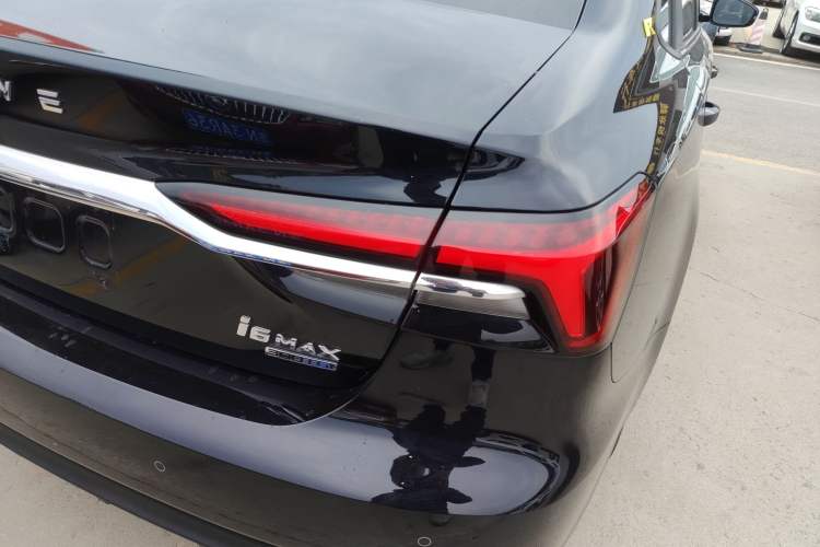 Used Roewe i6 MAX 2020 300TGI Automatic Sporty Cool Edition Exterior 3