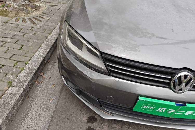 Used Volkswagen Sagitar 2014 1.6L Automatic Comfort Model Right Front Headlight