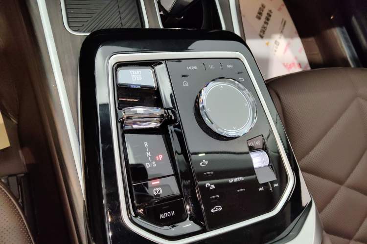 Used BMW 7 Series 2023 735Li M Sport Package Gear Lever