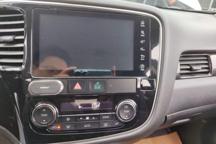 Used Mitsubishi Outlander 2018 2.0L Two-Wheel-Drive Jiale Edition 7-Seater
