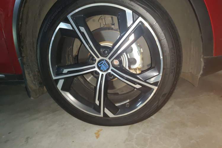 Used BYD Tang New Energy 2021 DM-i 112KM Prestige Model Right Front Wheel Hub