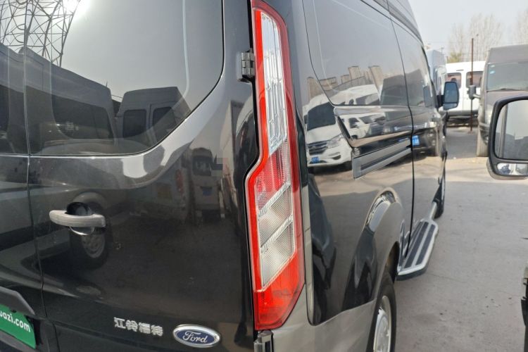 Used Ford Transit 2019 2.0T Diesel Multi-Purpose Commercial Vehicle Mid-Drive Mid-Roof 6-Seater China VI Standard

