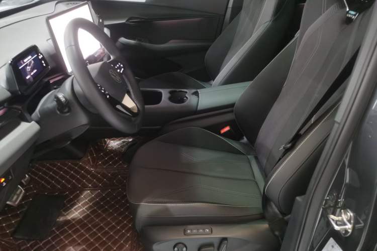 Used Volkswagen ID.UNYX 2024 Revised Pro Long-Range Version Left Front Seat